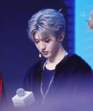 蔡徐坤无损歌曲《情人》（FLAC/MP3-320K）+歌词