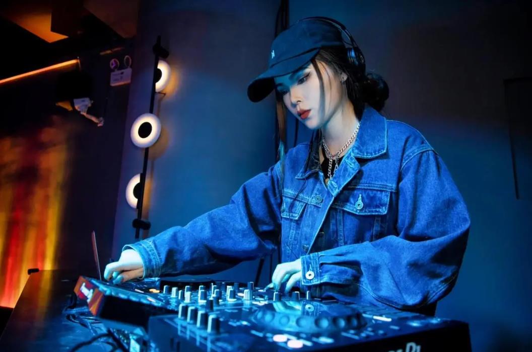 夜店劲爆慢摇舞曲车载DJ中英文串烧<strong>合集</strong>